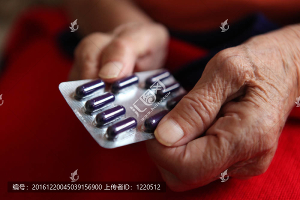 用藥片閉上老手