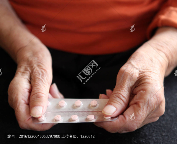 用藥片閉上老手