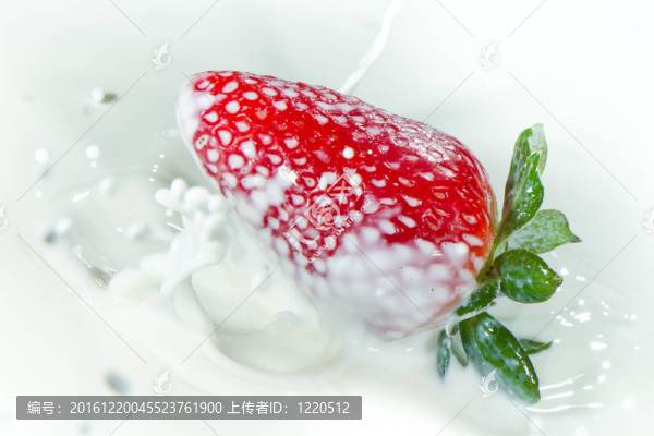 草莓濺奶