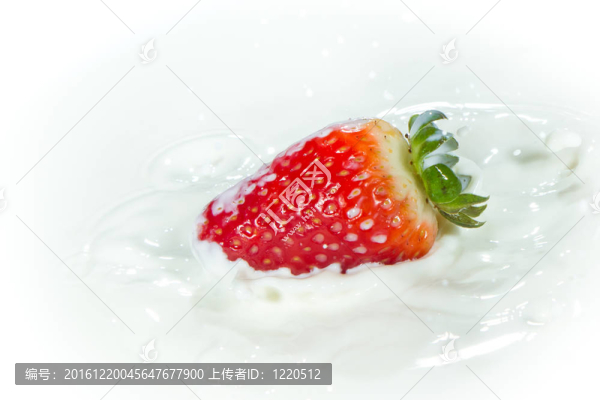 草莓濺奶