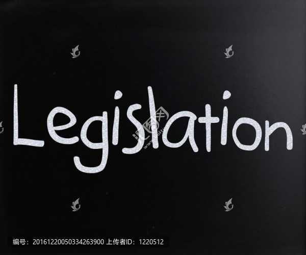 用粉筆在黑板上手寫的單詞