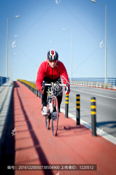 騎自行車的人