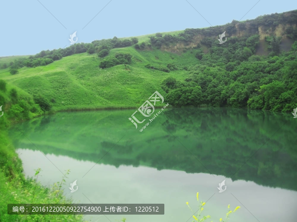 高加索山脈之間的小湖