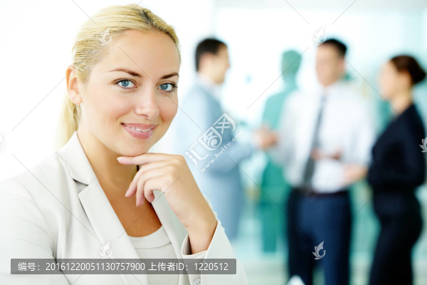 自信的女強人