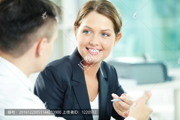 相互作用的女性