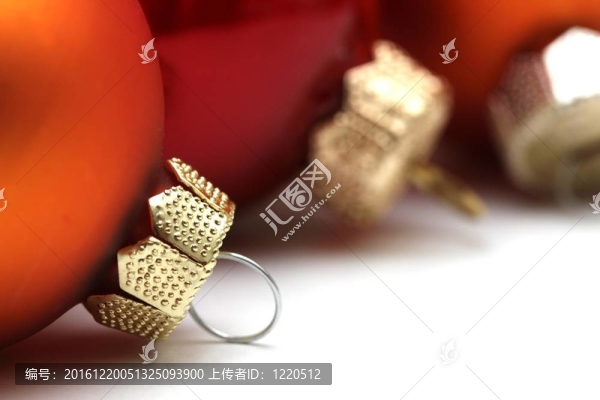 橙色和紅色圣誕球