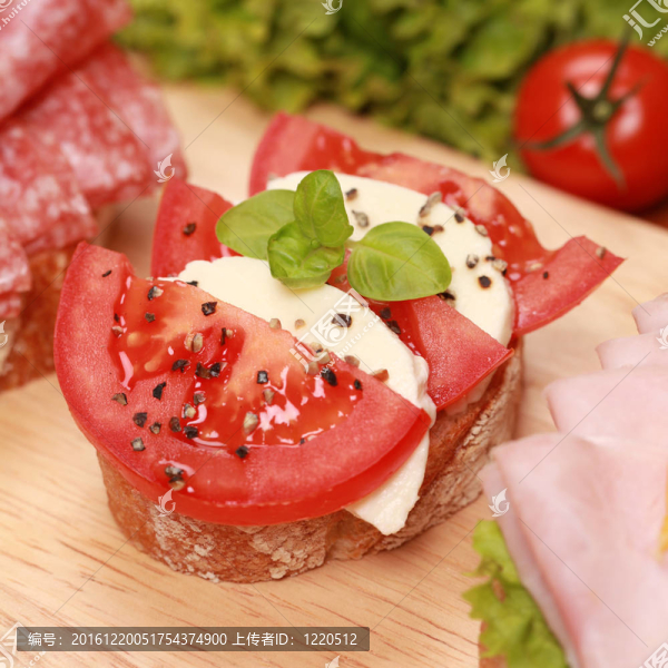 Fingerfood和西紅柿莫扎里拉奶酪