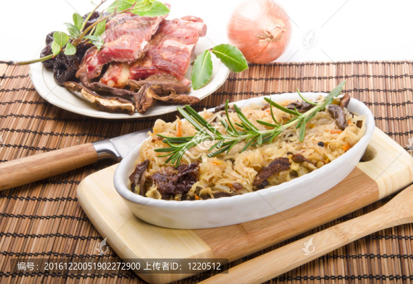 煙熏肉酸菜