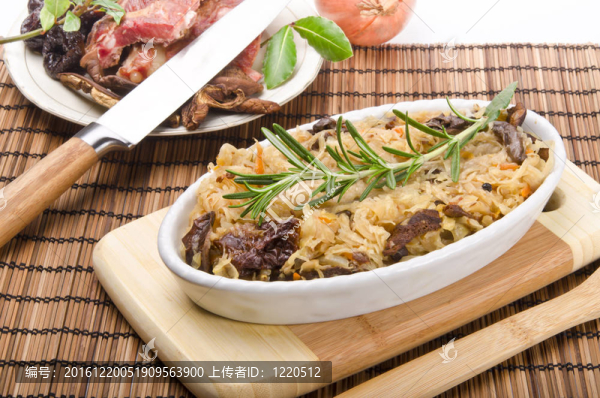 煙熏肉酸菜