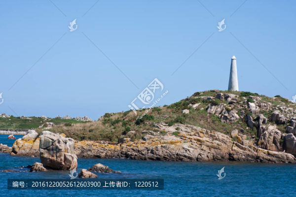 在法國的布列塔尼地區(qū)海岸與路標(biāo)