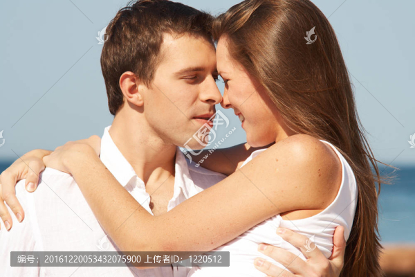 浪漫的年輕夫婦