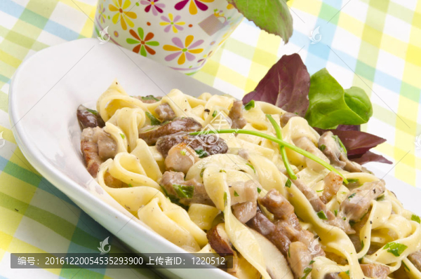 尾條和香草風(fēng)味的牛排