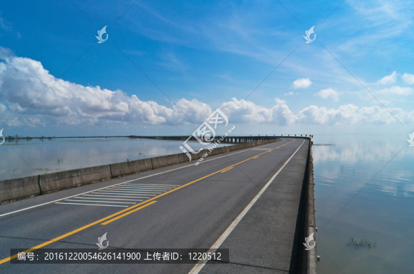 空蕩蕩的馬路