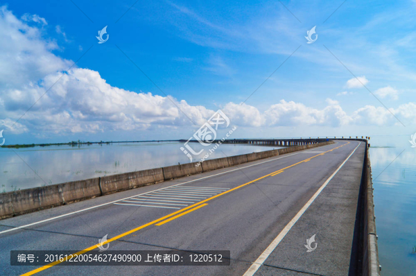 空蕩蕩的馬路