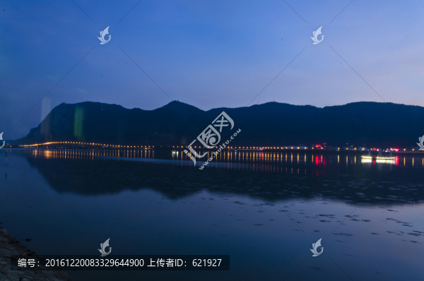 湖光晚霞
