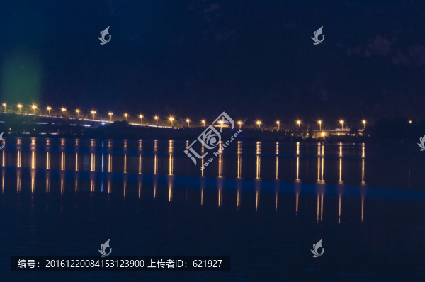 湖光晚霞