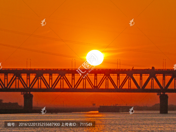 落日下的淮南淮河大橋