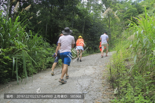 走上坡路