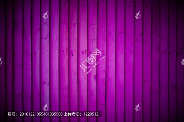 紫色的木墻