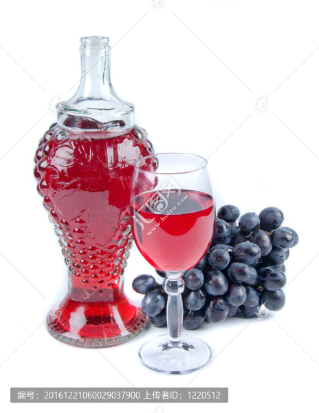 老酒瓶和酒杯