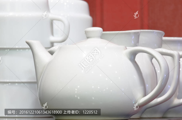白色的茶壺