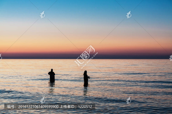 在波羅的海的岸邊，晚上的Angler。