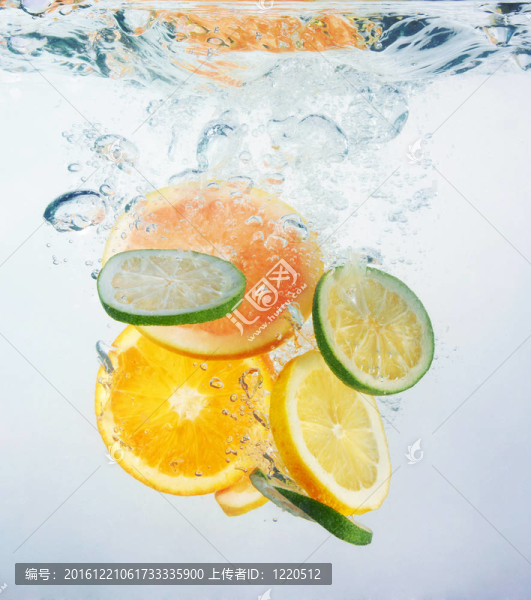 鮮橙入水