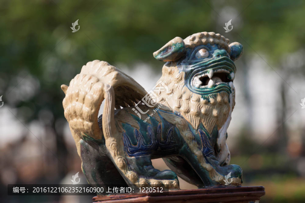 中國寺廟中的獅子雕像