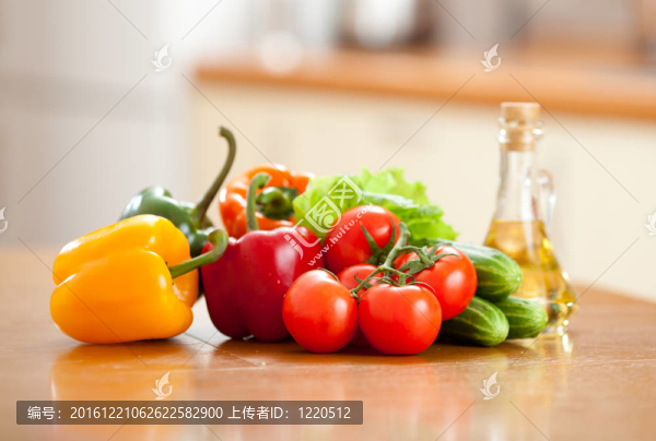 健康食品餐桌上的新鮮蔬菜
