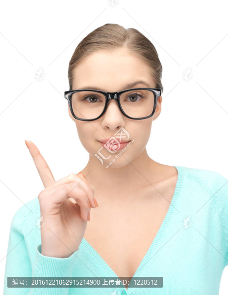 女人用手指向上