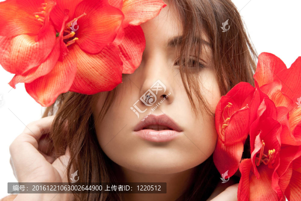 可愛的女人與紅花