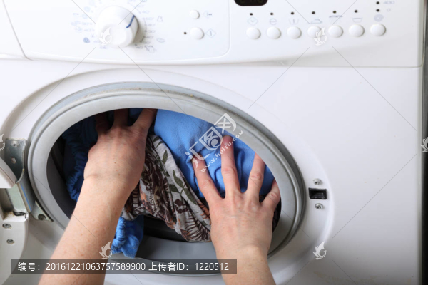浴室里的洗衣機