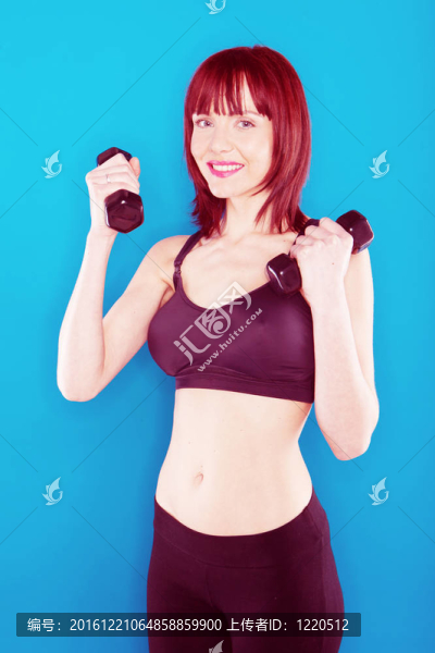 用重量訓(xùn)練的婦女
