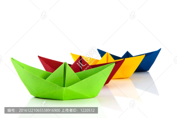 五顏六色的紙船