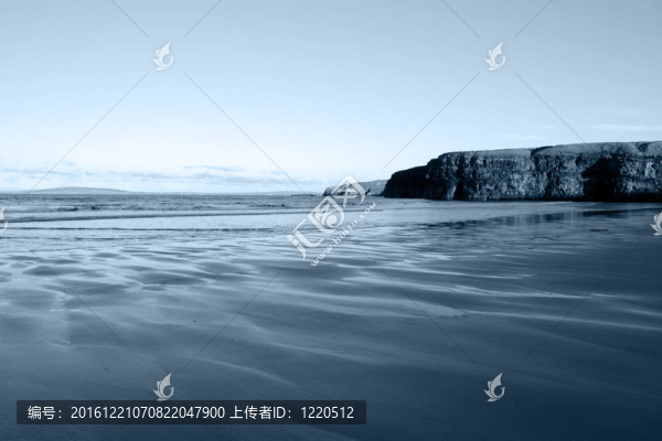 在一個寒冷的灰色天巴利巴寧海灘