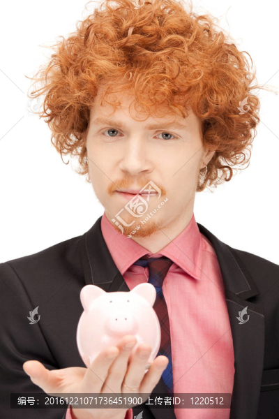 帶存錢罐的男人