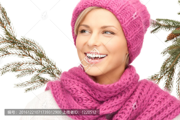 冬天戴帽子的漂亮女人