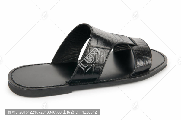 白色背景上的沙灘鞋