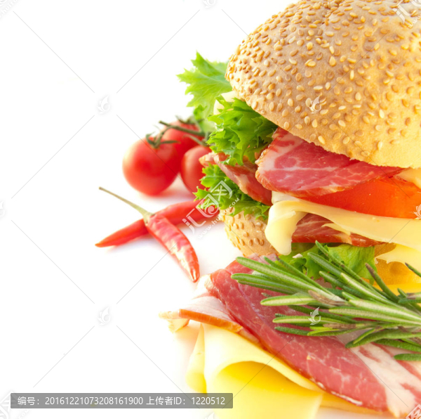 三明治；肉；奶酪和西紅柿