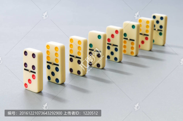 許多塊多米諾效應(yīng)