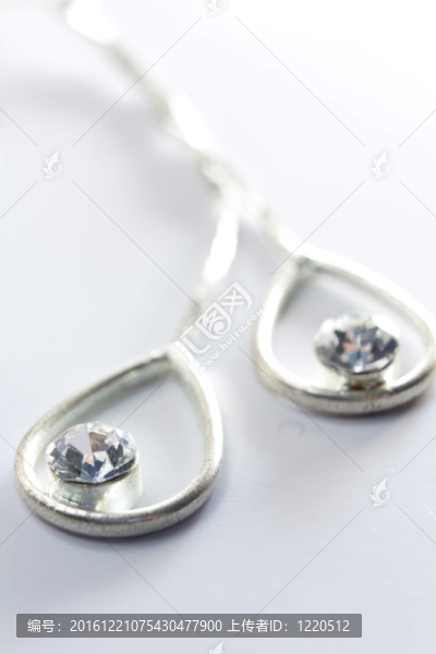 復(fù)古耳環(huán)