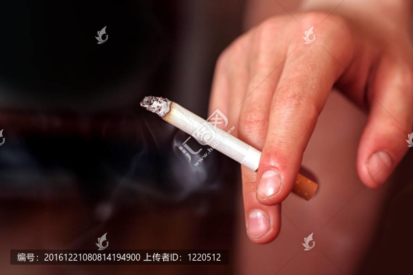 香煙在手