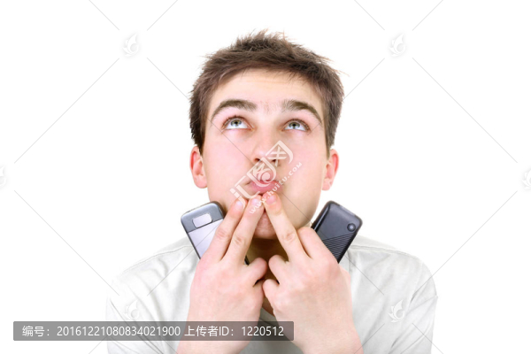 有兩個(gè)電話的青少年
