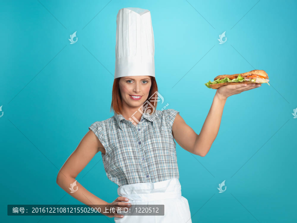手上拿著一個大sadwich廚師