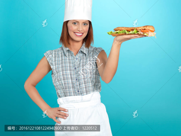 手上拿著一個大sadwich廚師