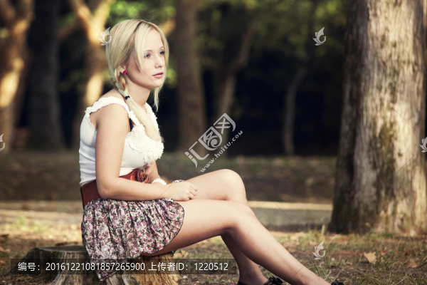 公園里的女孩