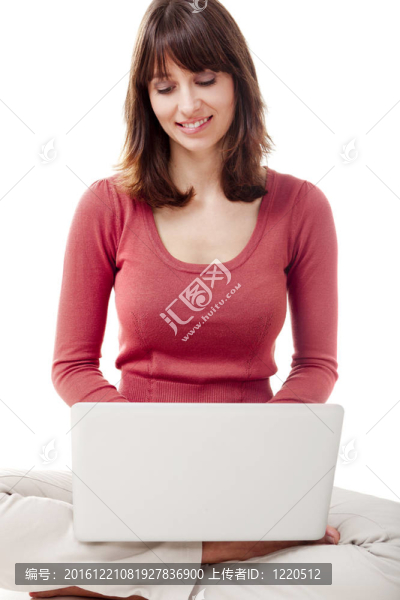 工作與筆記本電腦的女人