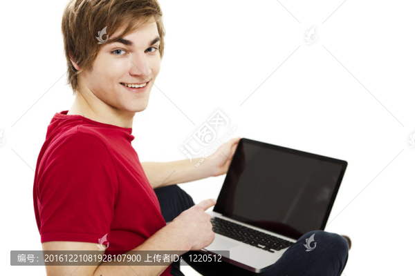 工作與筆記本電腦的人