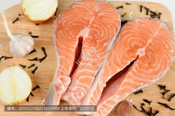 美味鮮鮭魚牛排