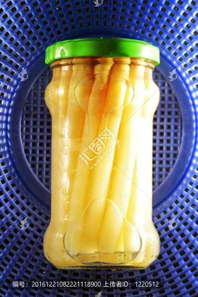 廚房里各種各樣的食物